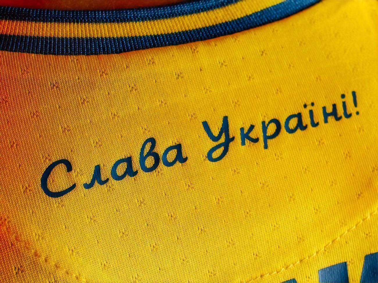 В УЕФА надпись "Героям слава!" попросили прикрыть