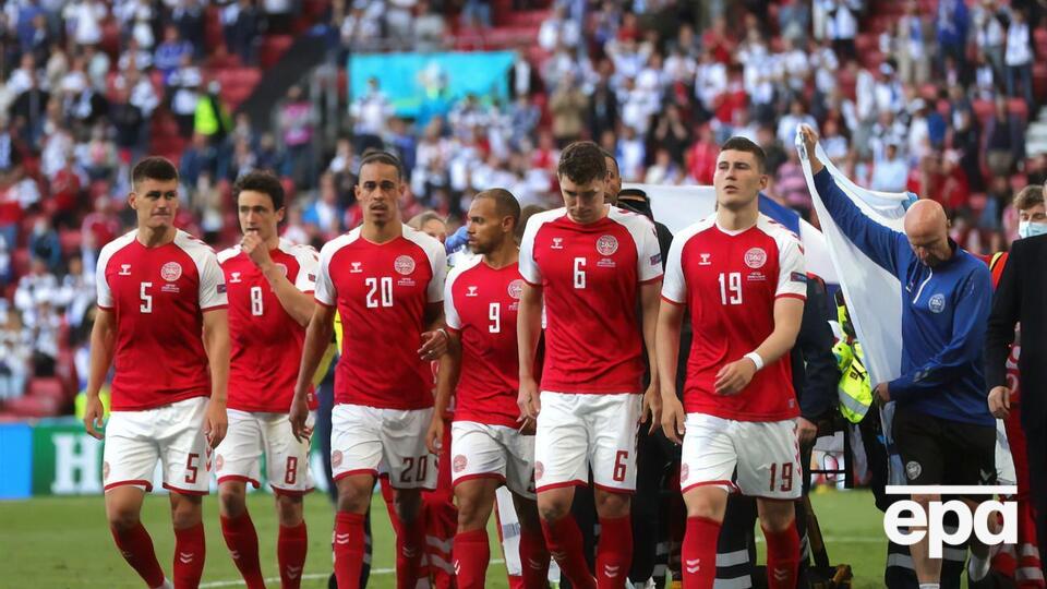 Эриксена уносили с поля на носилках