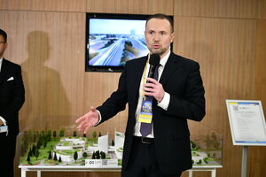 Шкарлет не став озвучувати розміри зарплати педагогів, які працюватимуть у президентському університеті, оскільки "вже одна пропозиція була озвучена про зарплату"