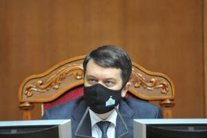 Разумков сказав, що йому хотілося б почути коментарі "все ж таки не від речника ТКГ, а від тих, хто набагато глибше занурений у цей процес"