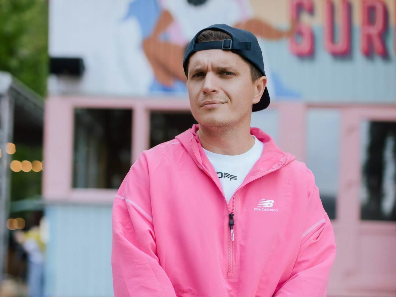 Анатолич показал, как его собака Айза впервые купается в воде