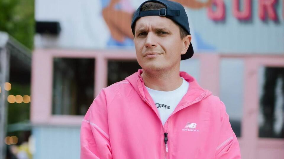 Анатоліч показав, як його собака Айза вперше купається у воді