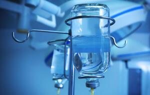 Сотрудница больницы расплатилась картой пациентки через 17 минут после ее смерти