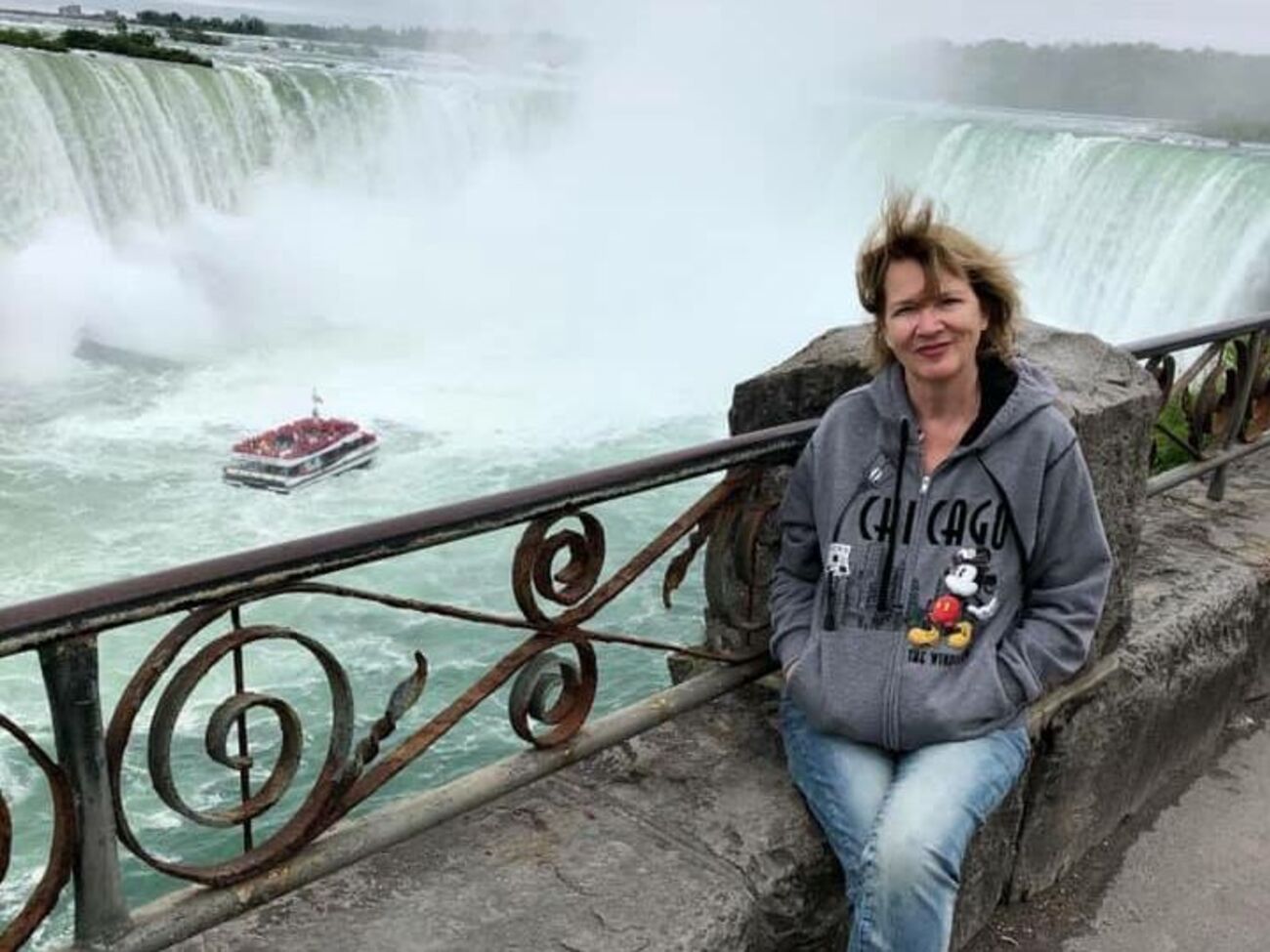 За укол нашей вакциной обещают участие в розыгрыше автомобилей и трехкомнатных квартир. Но цифры умерших не дают возможности заниматься херней