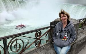 За укол нашей вакциной обещают участие в розыгрыше автомобилей и трехкомнатных квартир. Но цифры умерших не дают возможности заниматься херней