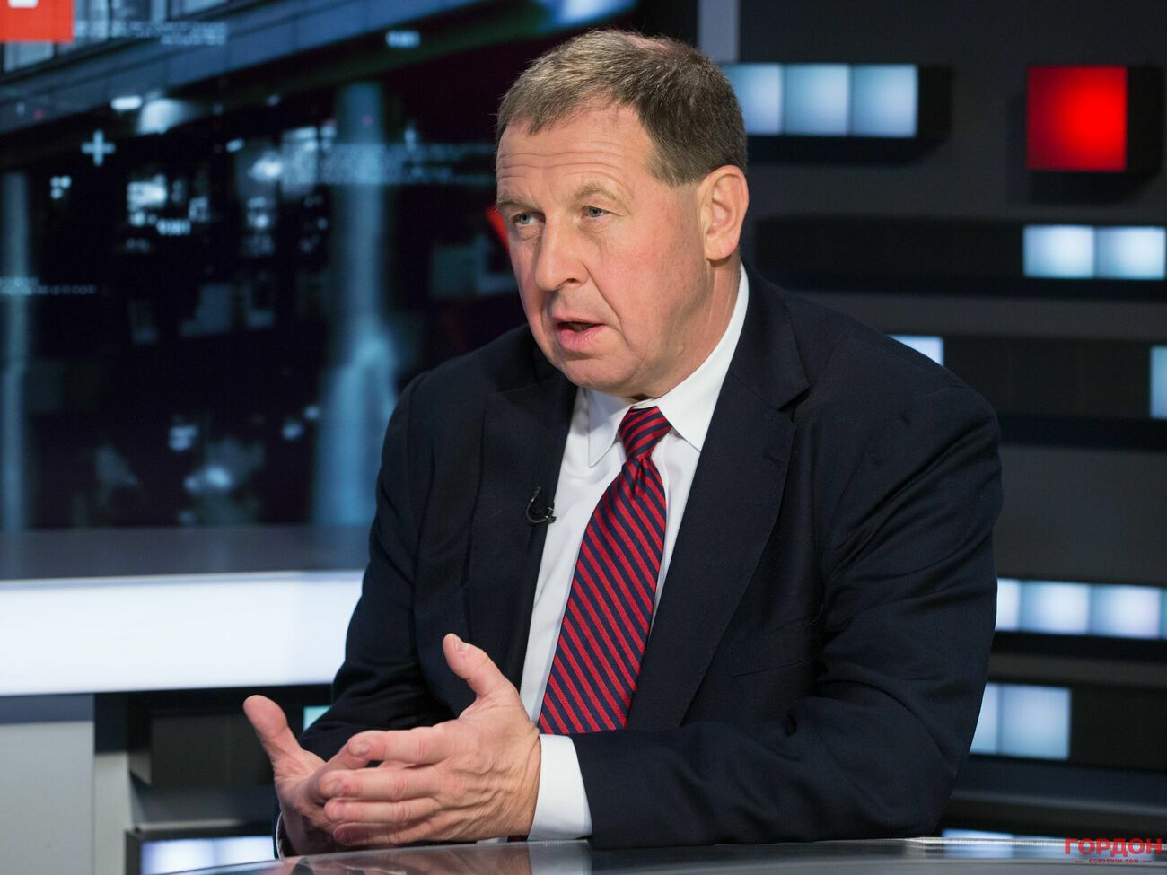 Илларионов считает, что "необычный стиль" Зеленского принес "очень весомые очки" Украине