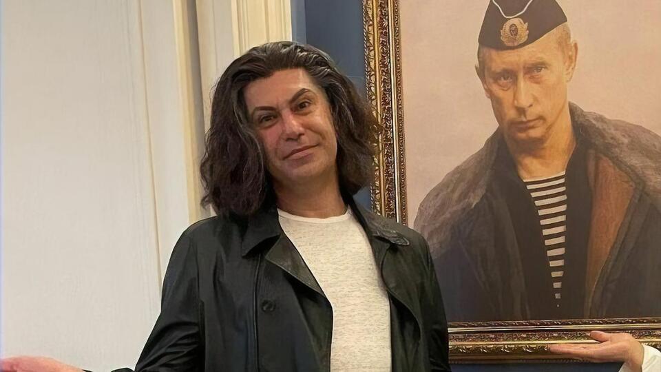 "Я вам тренирую не ноги, а голову!" Цискаридзе на фоне портрета президента РФ Владимира Путина