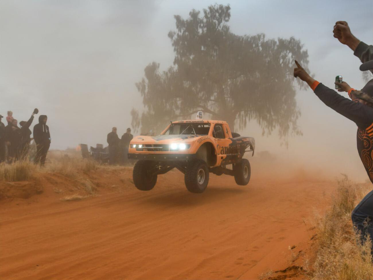 Перегони відбуваються у пустелі