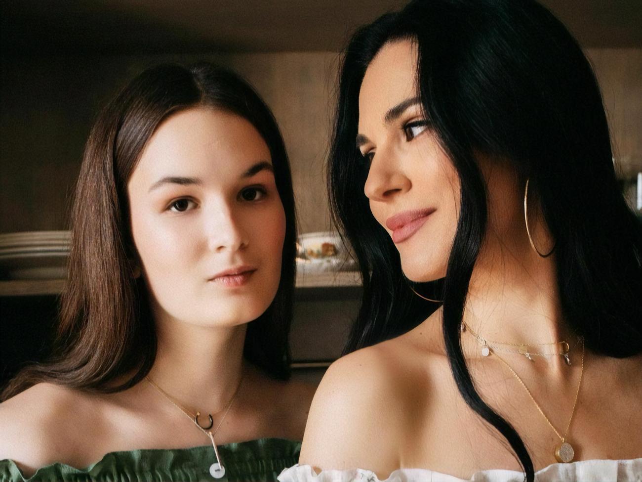 17-летняя дочь Ефросининой Нана учится в канадском колледже, а на каникулы вернулась домой