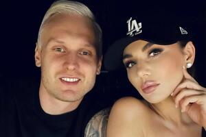 Седокова отдыхает с Тиммой и его сыном от первого брака в Греции