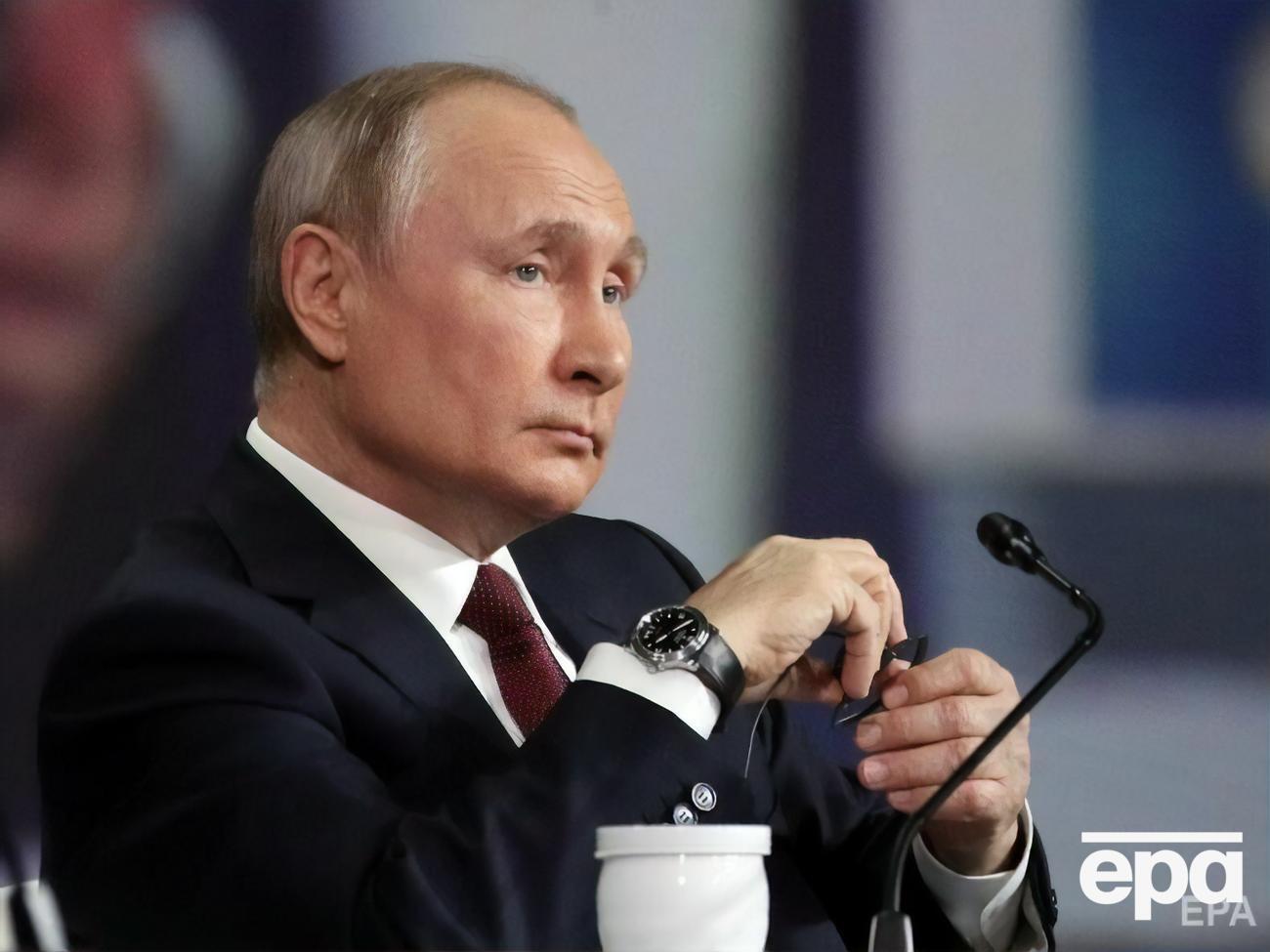 Путин заявил, что с заключенным в колонии Навальным "не будут обращаться хуже, чем с кем-либо"