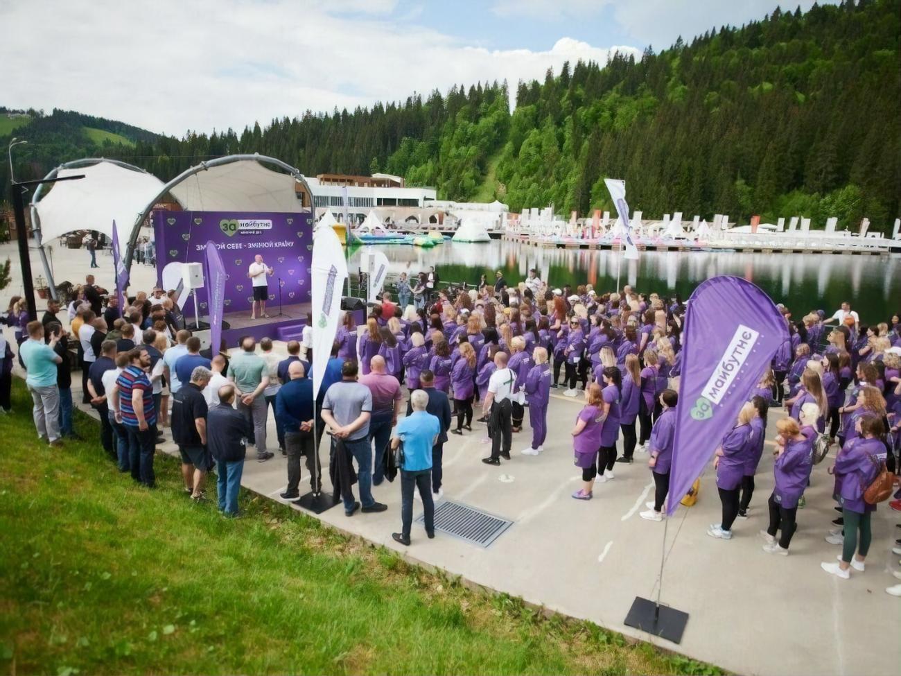 "Это, можно сказать, мирная армия, которая четко и скоординированно умеет решать любые вопросы", &ndash; заявила&nbsp;лидер женского движения "За майбутнє"&nbsp;Ирина Суслова