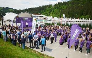 "Це, можна сказати, мирна армія, яка чітко і скоординовано вміє вирішувати будь-які питання", – заявила лідерка жіночого руху "За майбутнє" Ірина Суслова