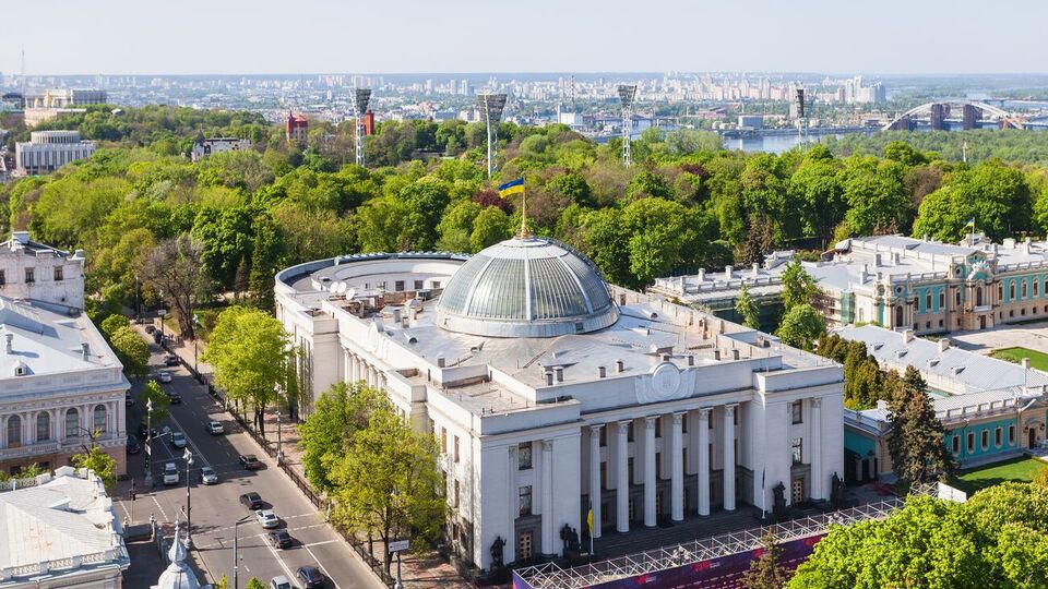 Согласно результатам опроса, в Верховную Раду проходят пять партий