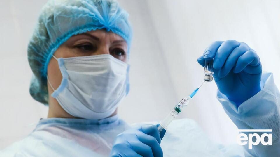 В Украине вакцинируют от COVID-19 людей старше 18 лет, но в дальнейшем возрастную группу могут расширить, отметили в Минздраве