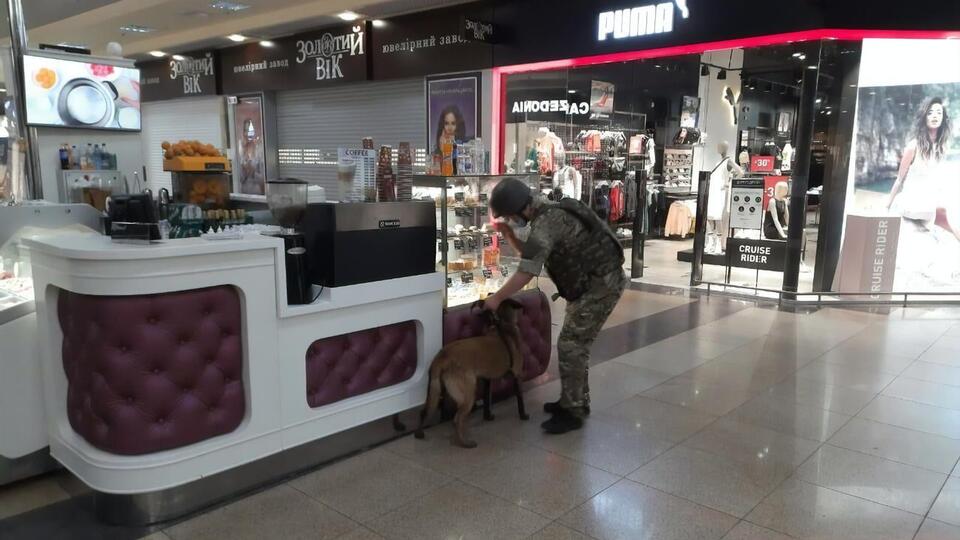 Поліція не виявила у ТРЦ вибухонебезпечних предметів