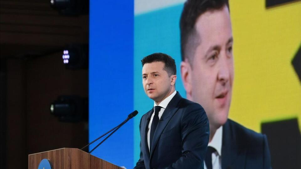 Зеленский: Даже в масках начинаю узнавать людей