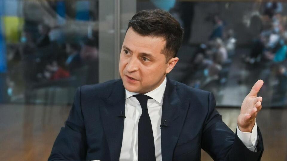 Зеленський закликав олігархів не витрачати грошей на політику