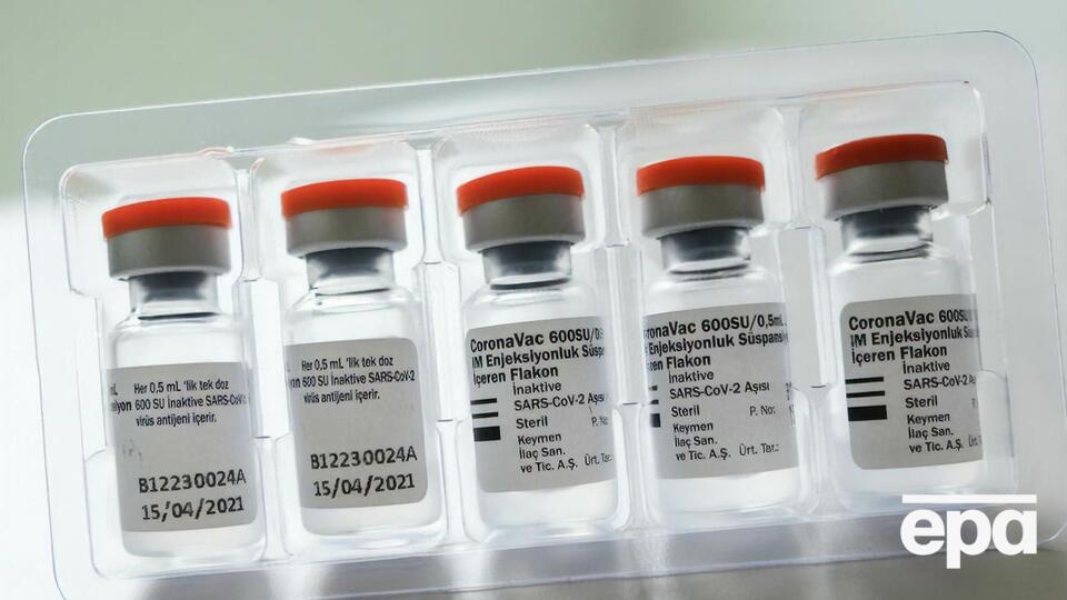 Из ответа Минздрава следует, что украинцы, которые получили прививки препаратом CoronaVac, смогут путешествовать по ЕС, сдав тест на коронавирус