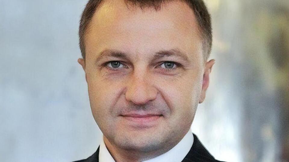 На п'яти найрейтинговіших українських телеканалах тільки 14 із 43 серіалів виходять українською мовою, підкреслив Кремінь