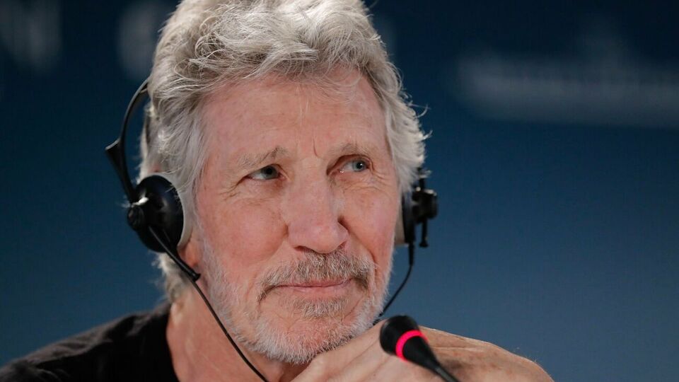 В 2018 году Уотерс был внесен в "Чистилище" на сайте волонтерского проекта "Миротворец" за то, что в интервью российским "Известиям" он заявил, что Россия имеет все права на Севастополь