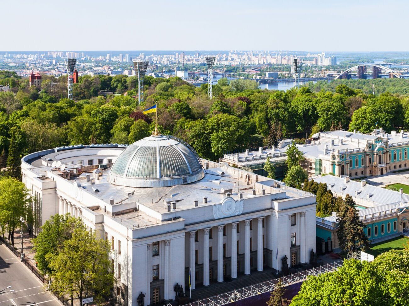 За проведение внеочередного собрания в Раде собрали 154 подписи