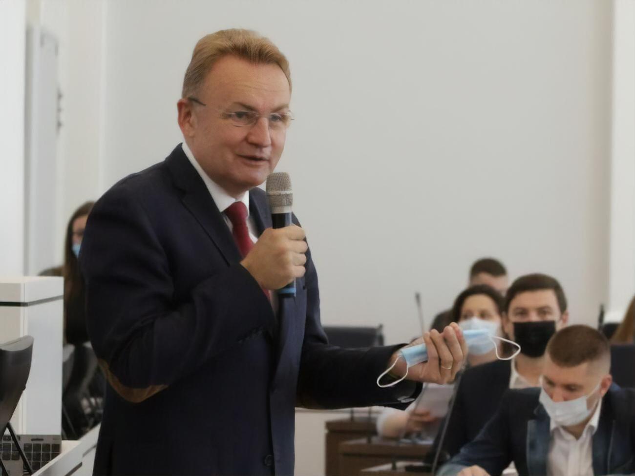 Садовий: Якщо країна хоче мати майбутнє, то найвищий рівень заробітної плати має бути у військових, медиків й освітян