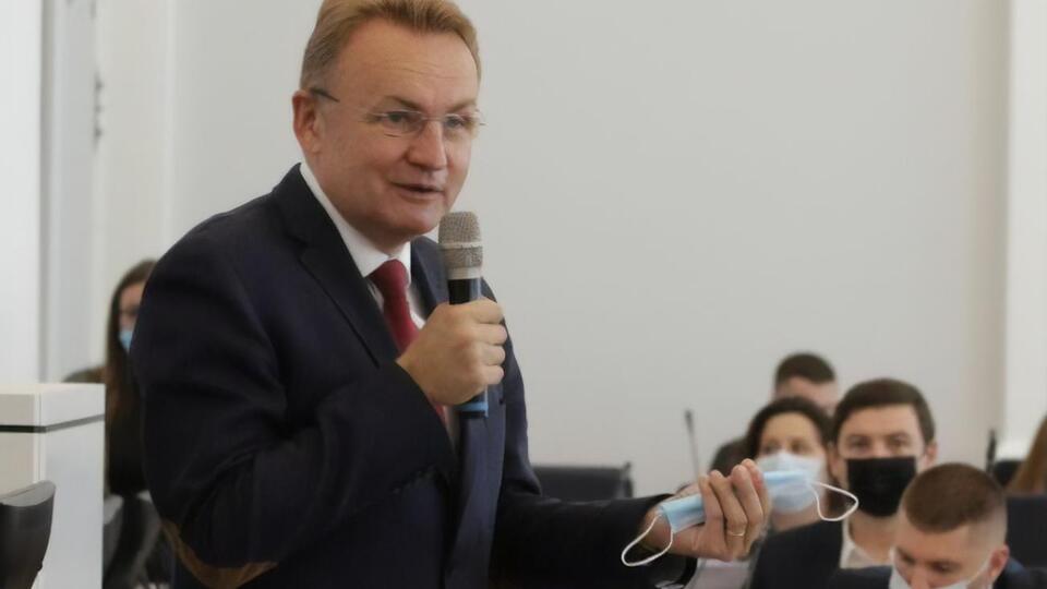 Садовий: Якщо країна хоче мати майбутнє, то найвищий рівень заробітної плати має бути у військових, медиків й освітян