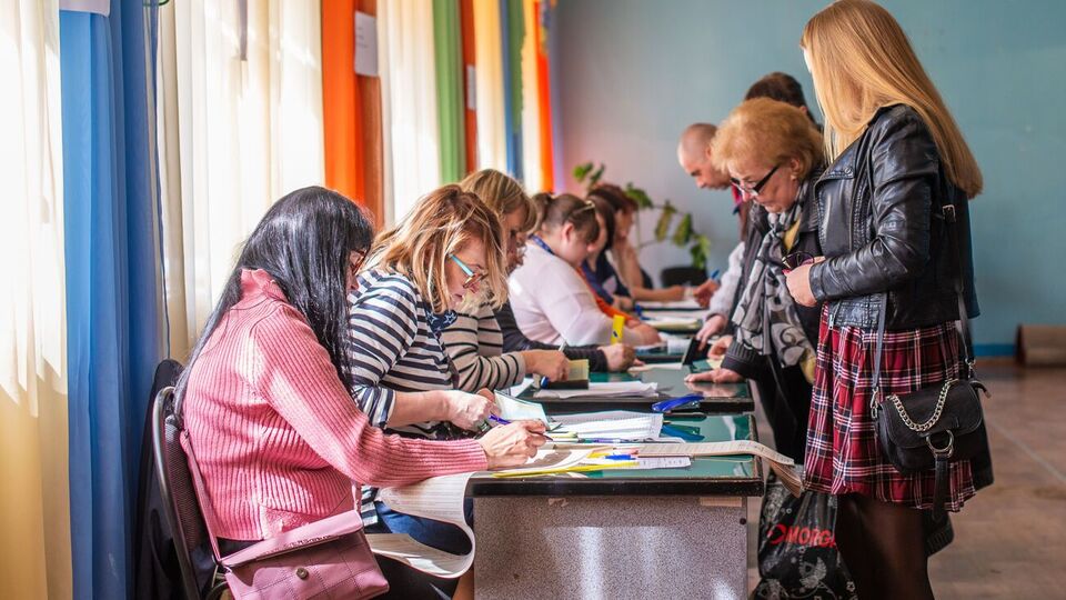 52,9% украинцев заявили, что намерены участвовать в выборах только в качестве избирателя