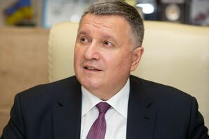 Офіційно у "Слузі народу" стверджують, що про звільнення Авакова не йдеться