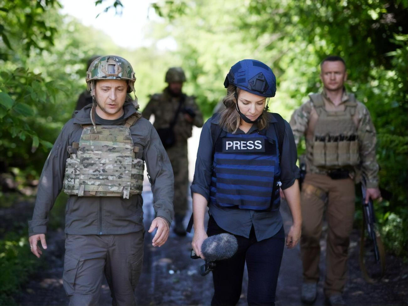 Уильямс (справа) сопровождала Зеленского в рабочей поездке на передовую, которая состоялась 9 июня