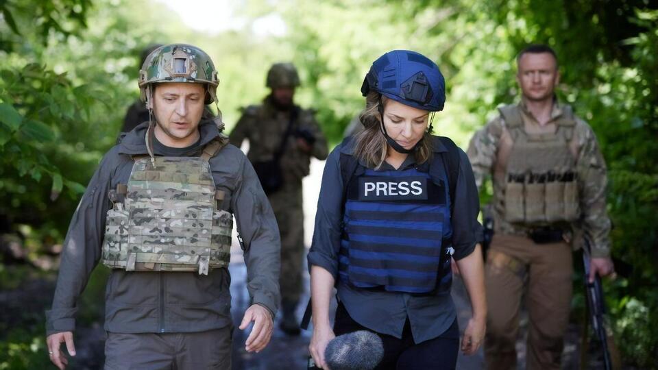 Уильямс (справа) сопровождала Зеленского в рабочей поездке на передовую, которая состоялась 9 июня