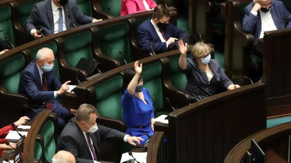 Проти резолюції проголосував лише один депутат