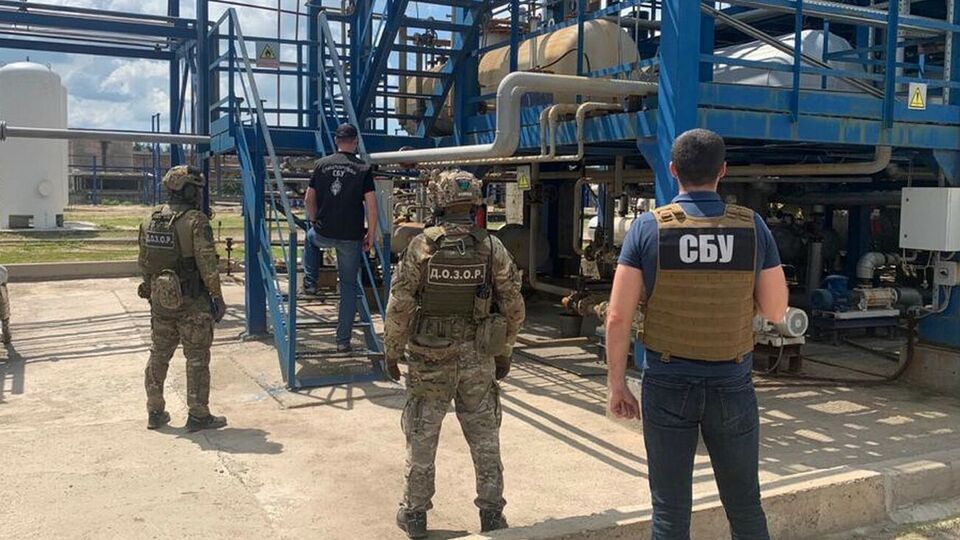 Правоохранители провели обыски по местам хранения и реализации контрафактной продукции