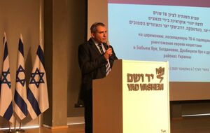 Елькін працює в уряді Ізраїлю на різних посадах із 2013 року