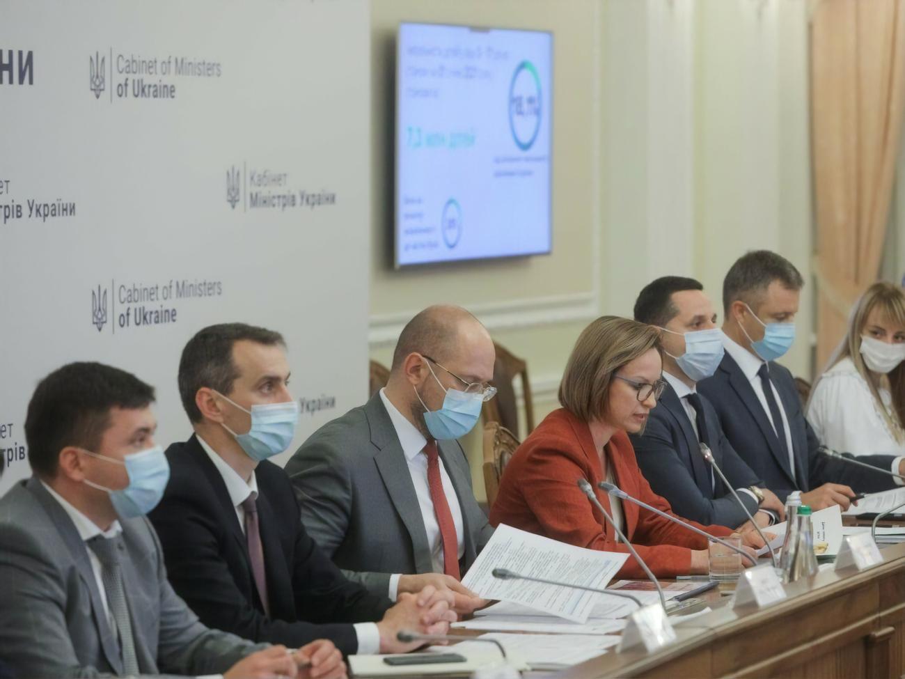 Згідно з постановою Кабміну, перевірятимуть покупців землі нотаріуси