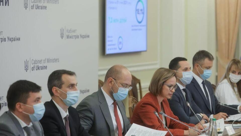 Згідно з постановою Кабміну, перевірятимуть покупців землі нотаріуси