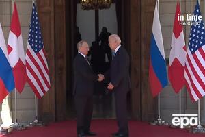 Путин и Байден пожали друг другу руки при встрече
