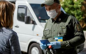 Документ, подтверждающий, что человек прошел полный курс вакцинации от коронавируса, освобождает от прохождения самоизоляции при въезде в Украину