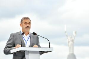 На думку Антона Кіссе, владі варто зайнятися ефективною соціальною політикою й розвитком реального сектору економіки