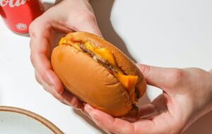 Загалом поліція затримала 19 співробітників закладу