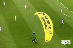 Активисты пытались призвать Volkswagen отказаться от двигателей внутреннего сгорания