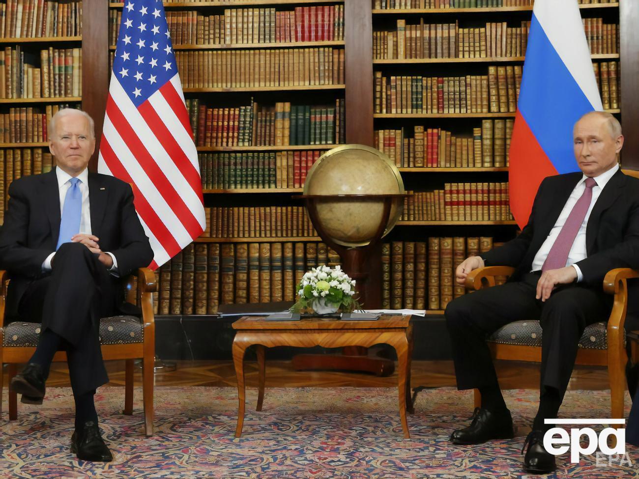 Путин (слева) о встрече с Байденом (справа): Мы с ним с глазу на глаз разговаривали почти два часа. Не со всеми лидерами так подробно идет разговор с глазу на глаз