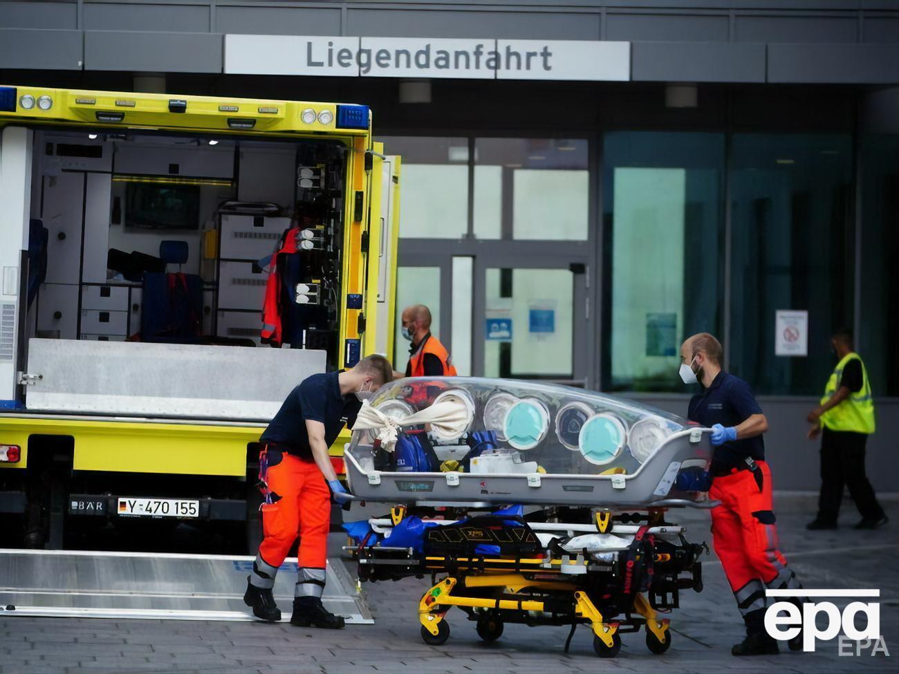 У серпні 2020 року Навального доправили у клініку "Шаріте" в Німеччині у спеціальному боксі