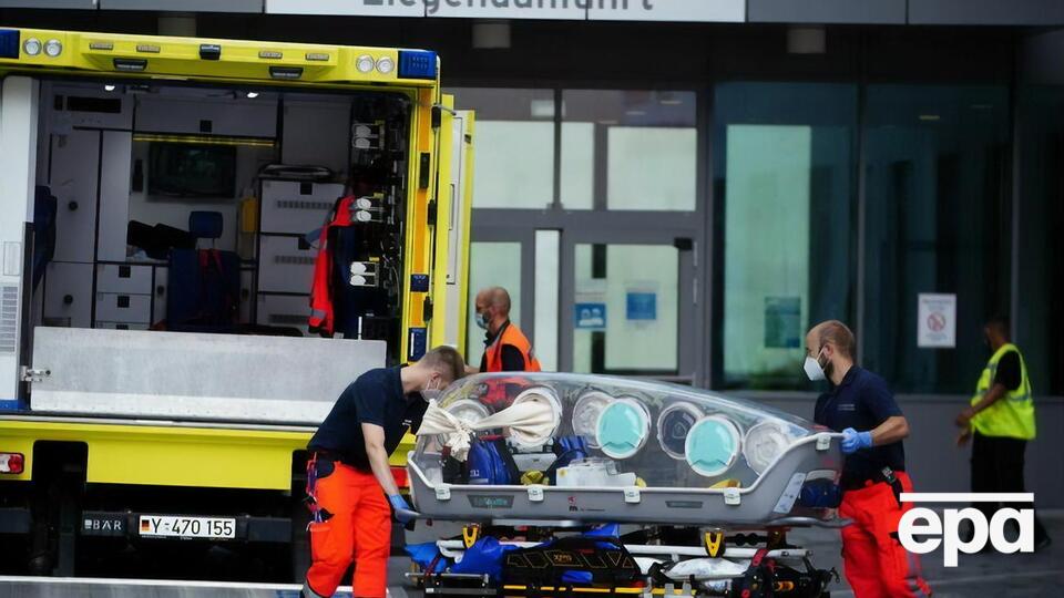 У серпні 2020 року Навального доправили у клініку "Шаріте" в Німеччині у спеціальному боксі