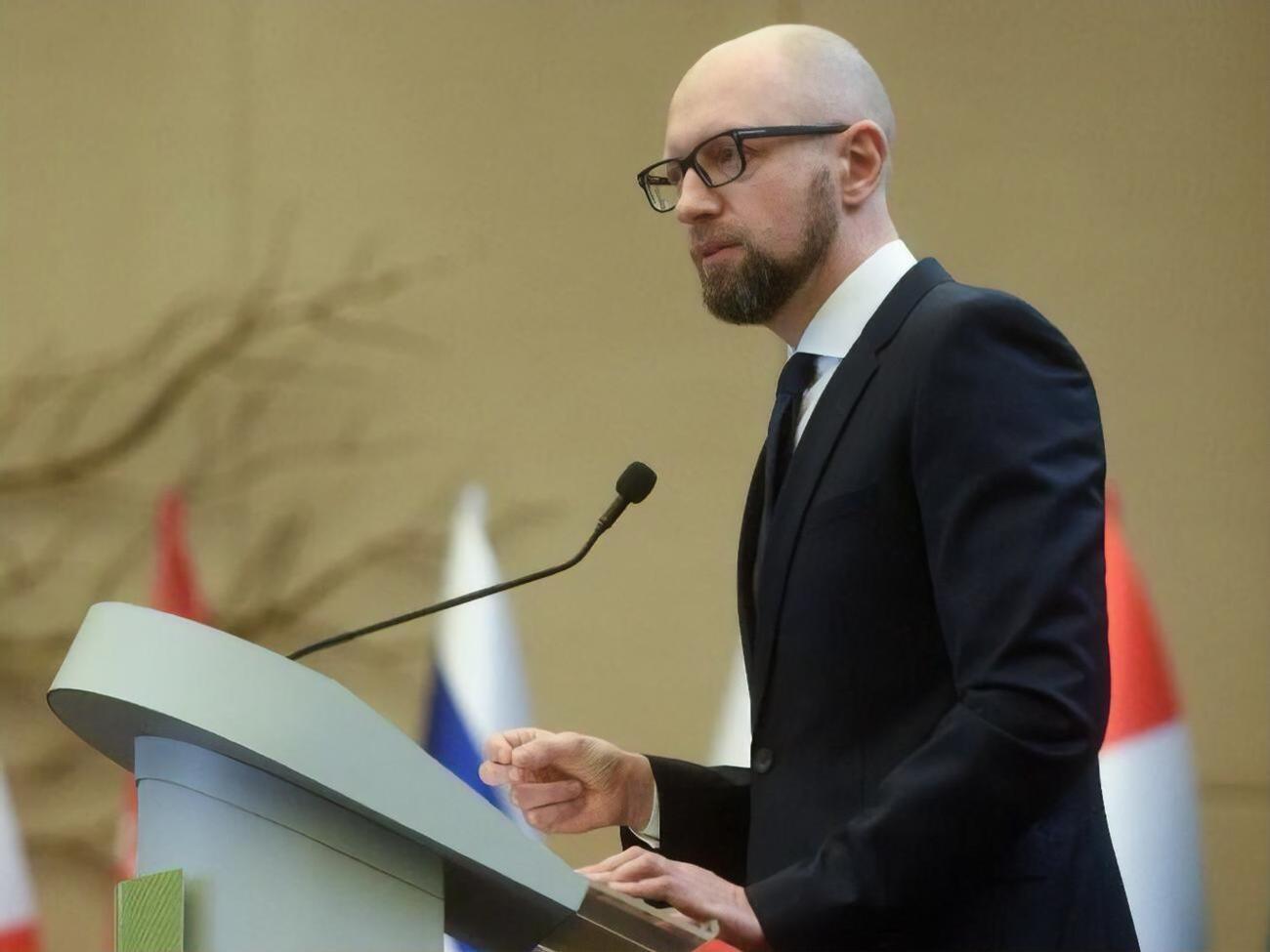 Яценюк: Наш союзник США провів перемовини з нашим ворогом Росією