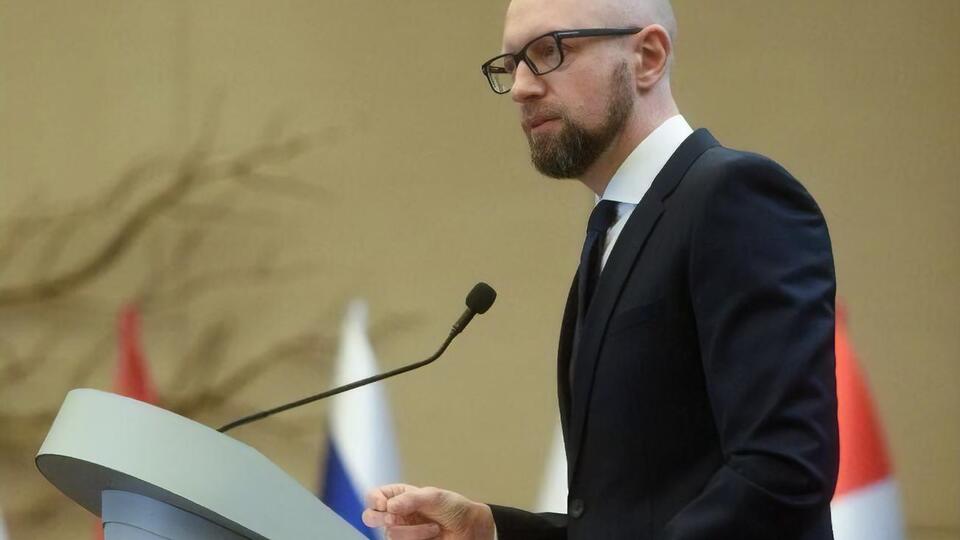 Яценюк: Наш союзник США провів перемовини з нашим ворогом Росією