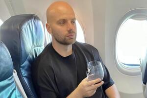 Дьомін заплатив за перекус в їдальні 87 грн