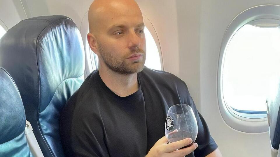 Дьомін заплатив за перекус в їдальні 87 грн