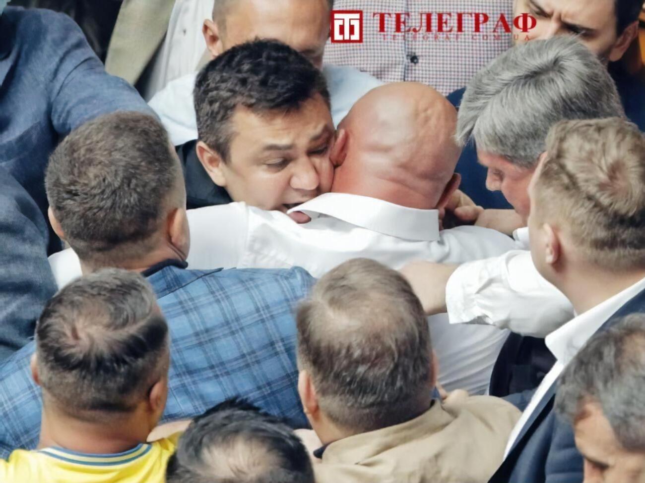 Фото Тищенко и Кивы, сделанное фотографом Яном Доброносовым, стало "вирусным"